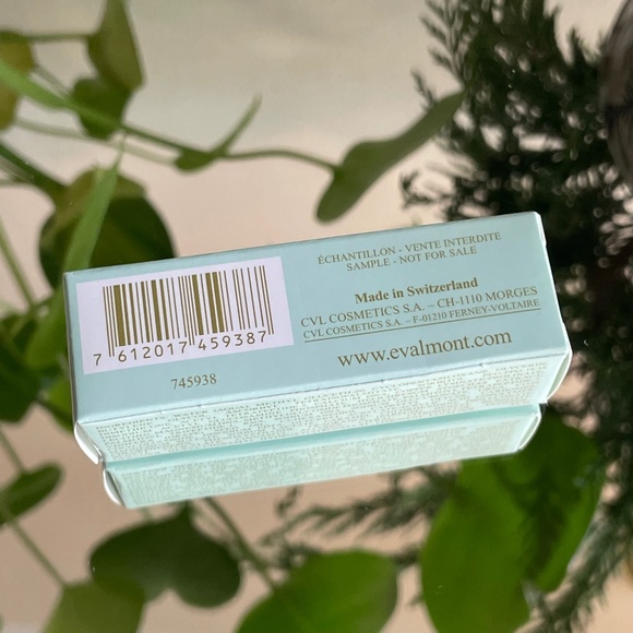 Valmont V-Shape Filling Eye Balm Deluxe Sample NEW - Picture 6 of 6